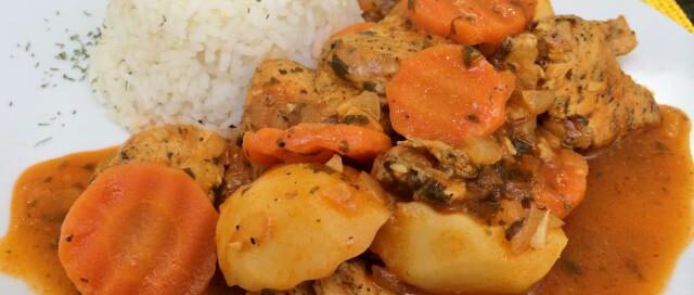 Pollo guisado