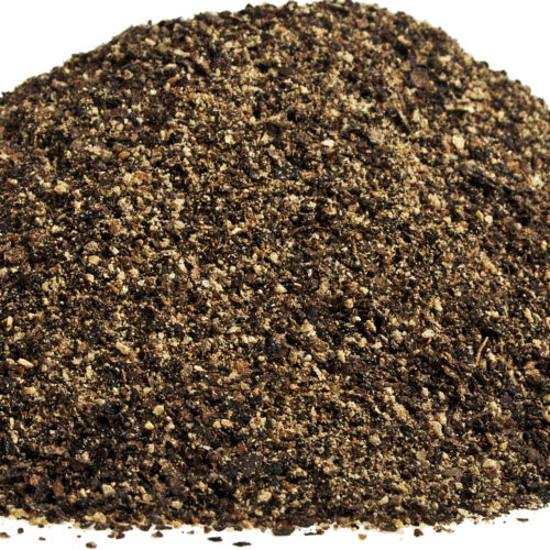 Pimienta molida negra, sabor fuerte y picante. Sus propiedades terapéuticas y culinarias son idénticas a la pimienta en grano.