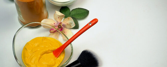Mascarilla de cúrcuma, menta y yogurt