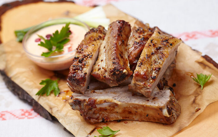 Sabrosas costillas de cerdo con especias y azúcar morena