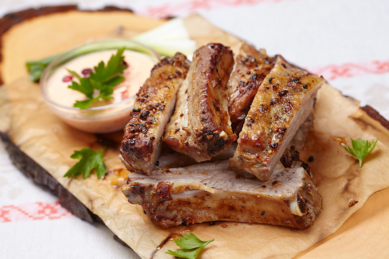 Sabrosas costillas de cerdo con especias y azúcar morena