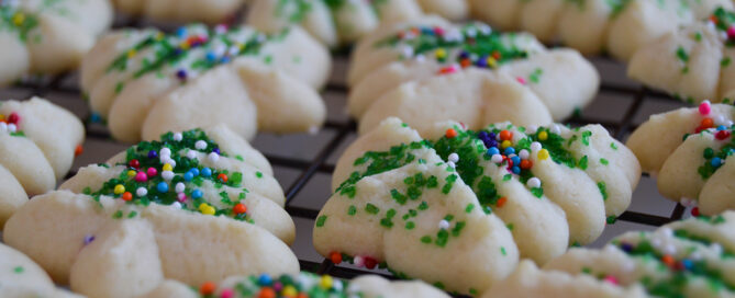 Receta de polvorones con grageas por Camille Conde Montero. Polvorones en forma de arbolitos de Navidad