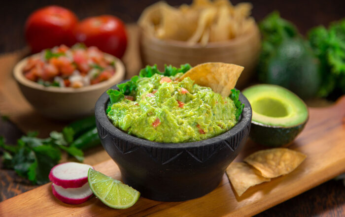 Guacamole cremosito con comino, ajo en polvo y pimienta Montero, fresco, lleno de sabor y perfecto para dippear sin culpa.