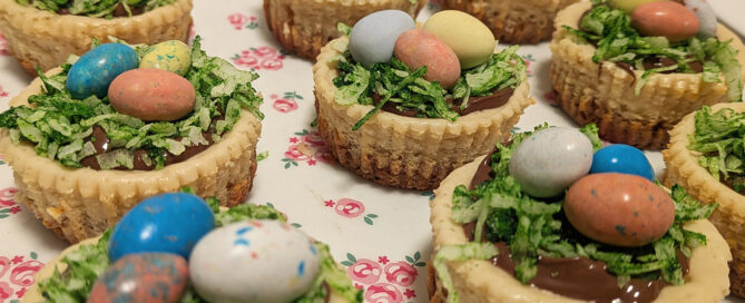 Mini Cheesecakes de Pascua con extracto de vainilla Montero