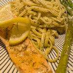 Salmón con vino blanco