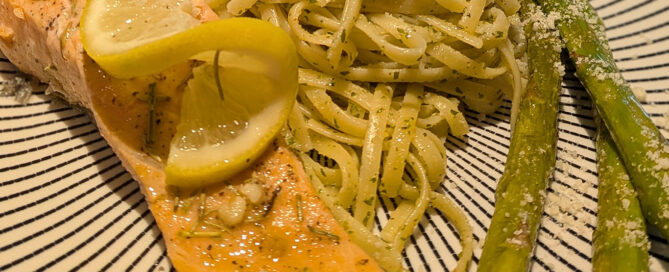 Salmón con vino blanco