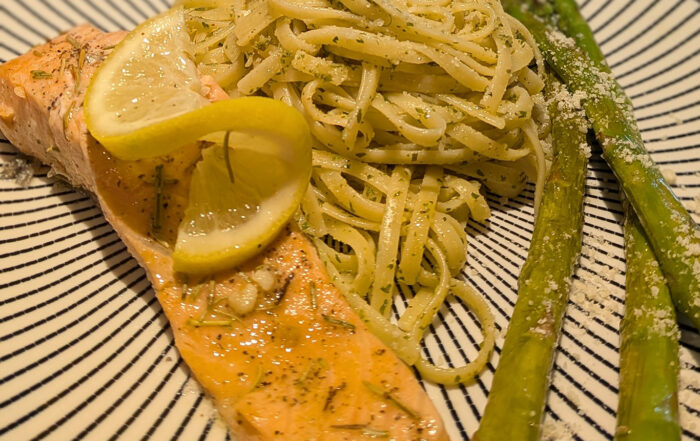 Salmón con vino blanco