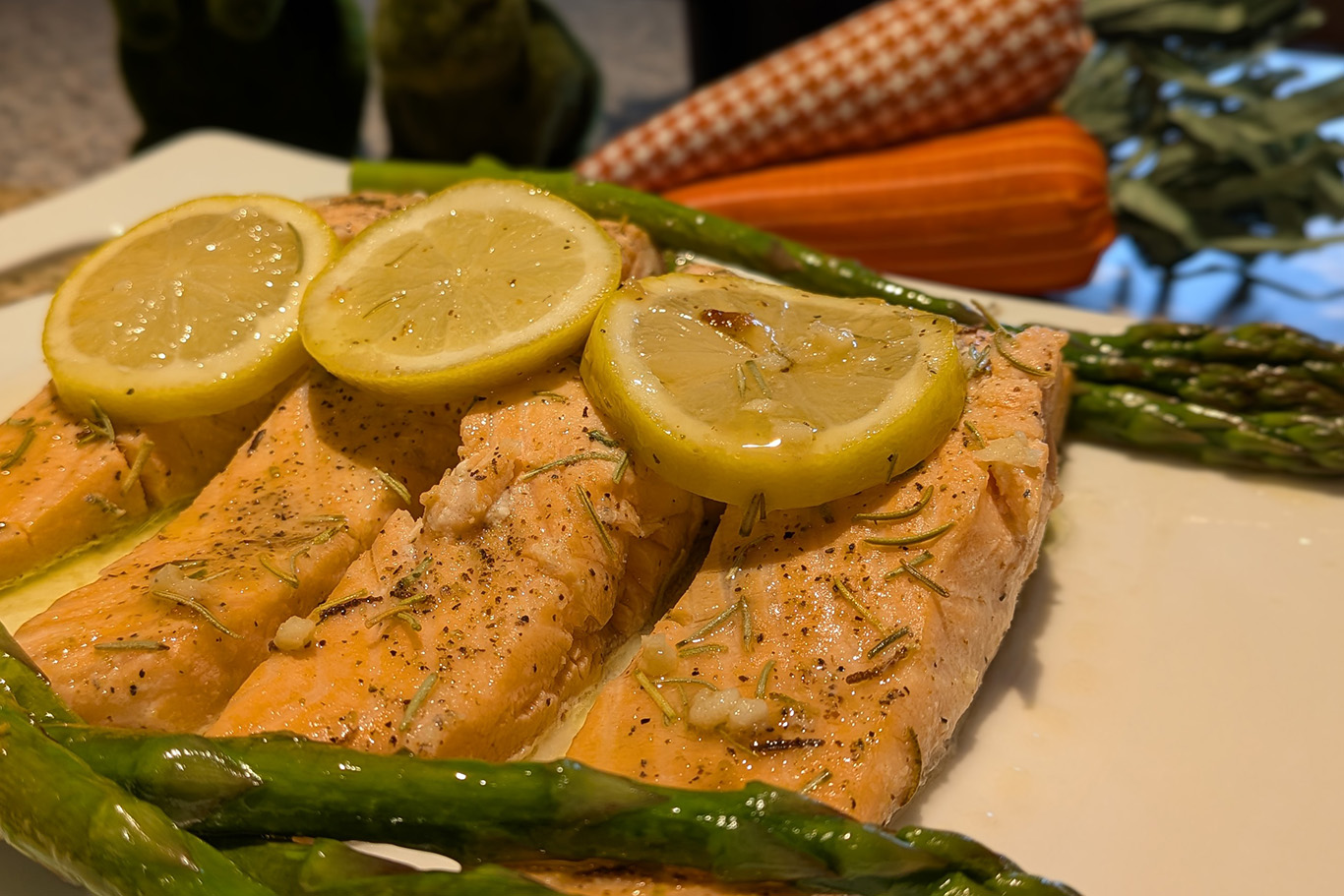 Salmón con vino blanco